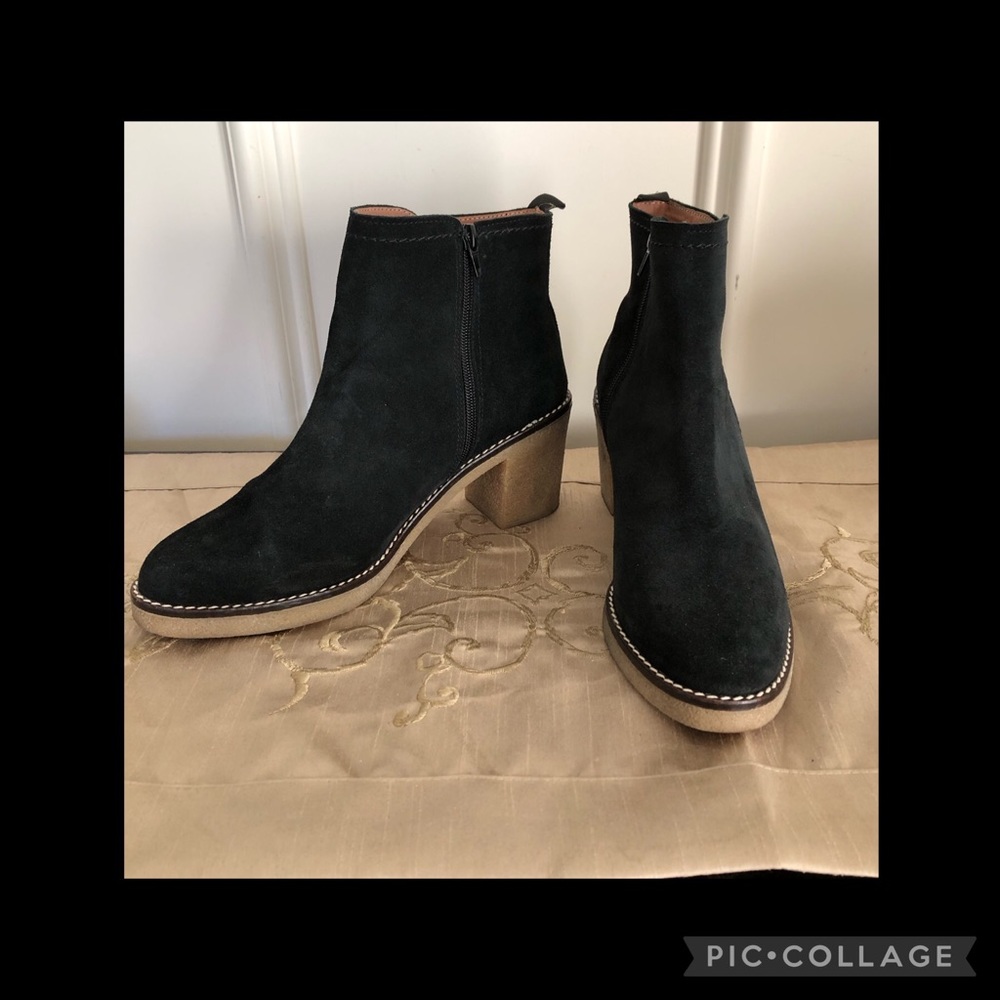 ♦️Suede ankle boots